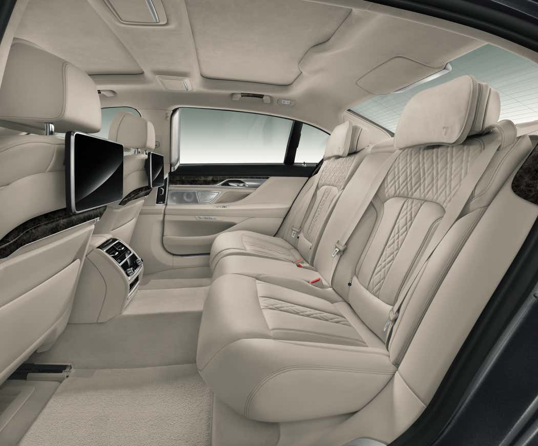 Grauer Laptop Computer Auf Dem Tisch Eingeschaltet